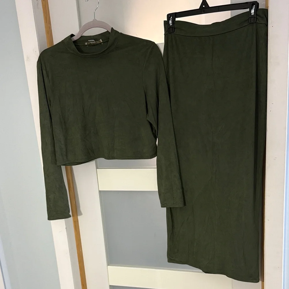 Nicki Minaj Olive Green Midi Skirt Set - Picture 2 of 10